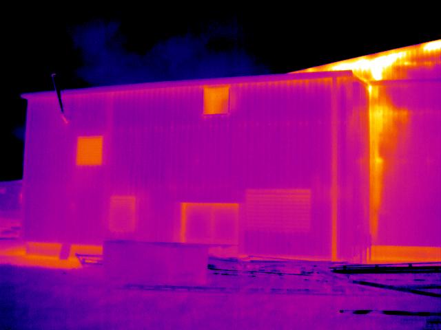 http://www.thermalimaging.co.uk/wp-content/uploads/Air-leakage-and-insulation-incontinuity.jpg